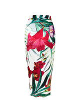 Cargar imagen en el visor de la galería, Secret Garden 105x150cm Pareo w Tassels - Resort Collection
