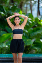 Laden Sie das Bild in den Galerie-Viewer, Schwarze Minnie-Shorts – Resort-Kollektion