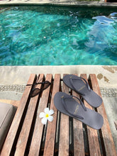 Load image into Gallery viewer, KAANDA FlipFlop with LoveKnot - Resort Collection